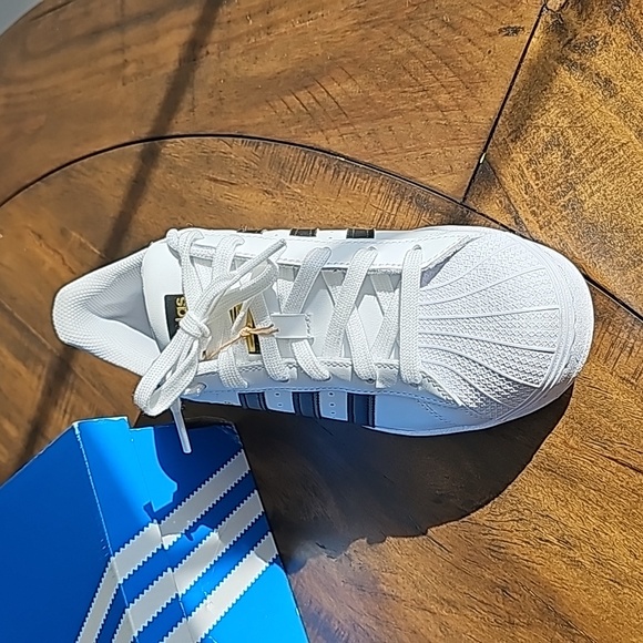 Shell Toe Adidas - Picture 3 of 8